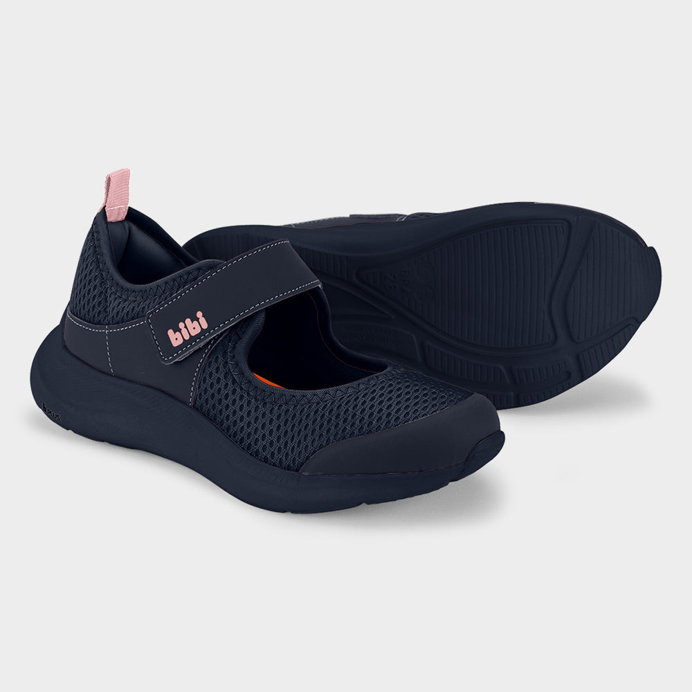 Action shoes in navy and pink