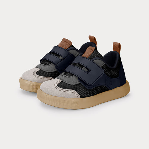 Agility Mini II Sneakers in black, navy and caramel