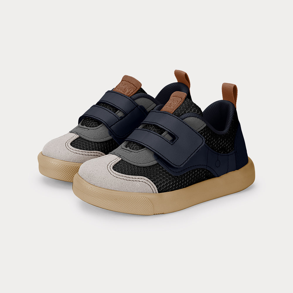 Agility Mini II Sneakers in black, navy and caramel