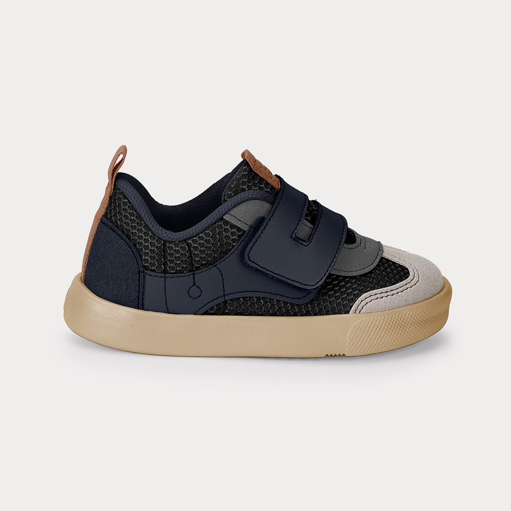 Agility Mini II Sneakers in black, navy and caramel