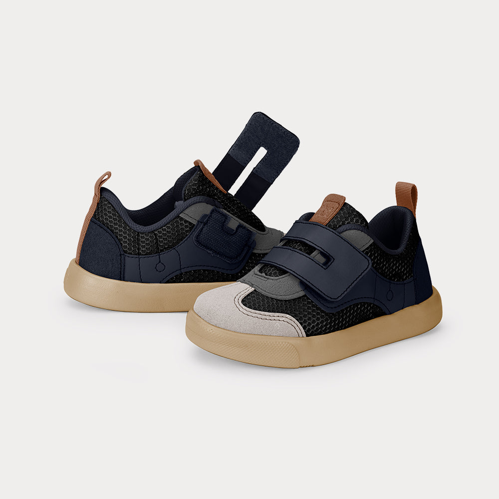 Agility Mini II Sneakers in black, navy and caramel